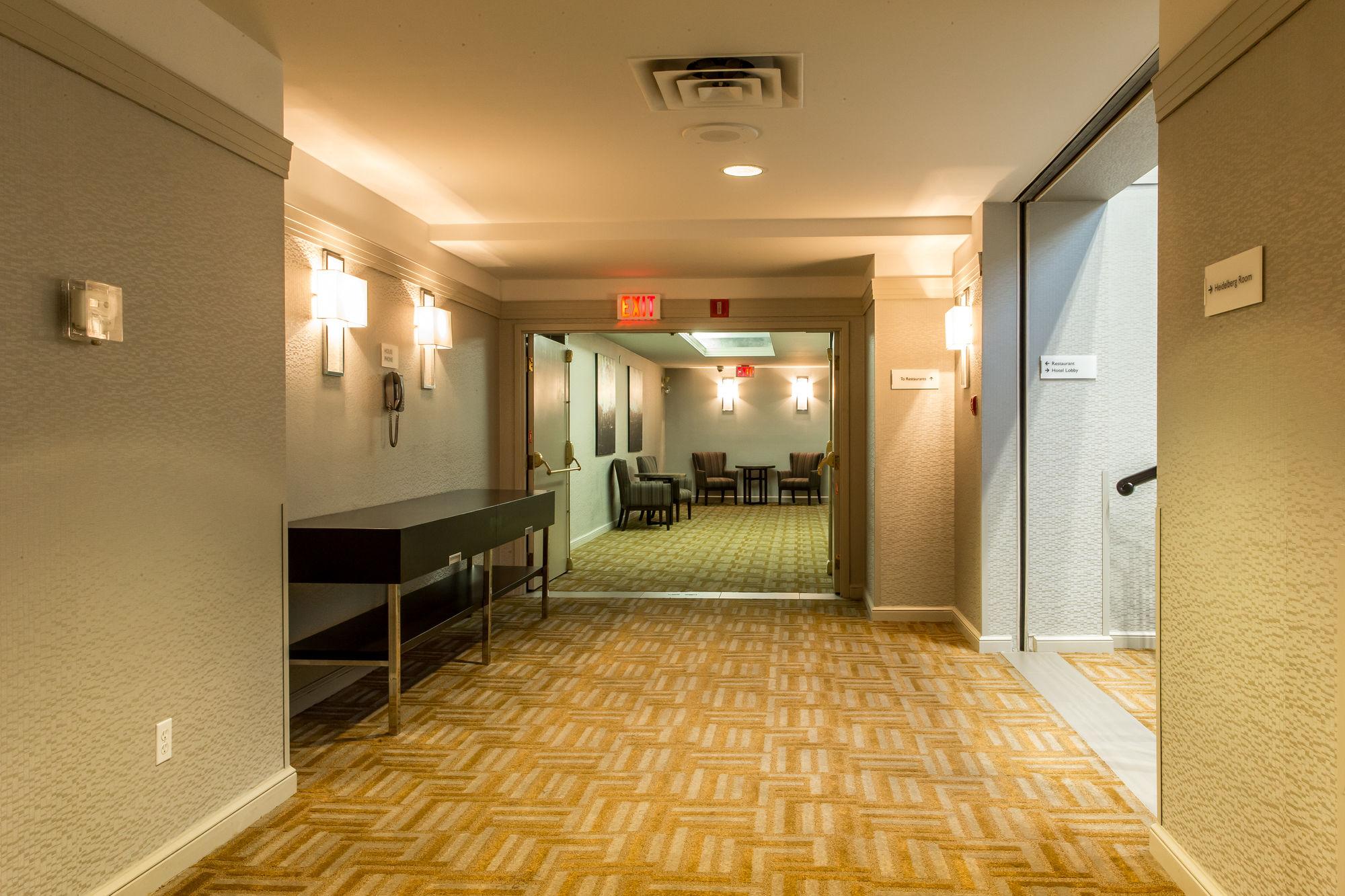 Courtyard By Marriott Kitchener Hotell Exteriör bild