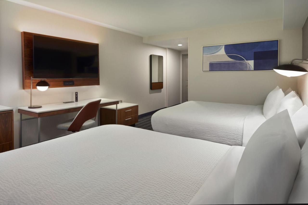Courtyard By Marriott Kitchener Hotell Exteriör bild