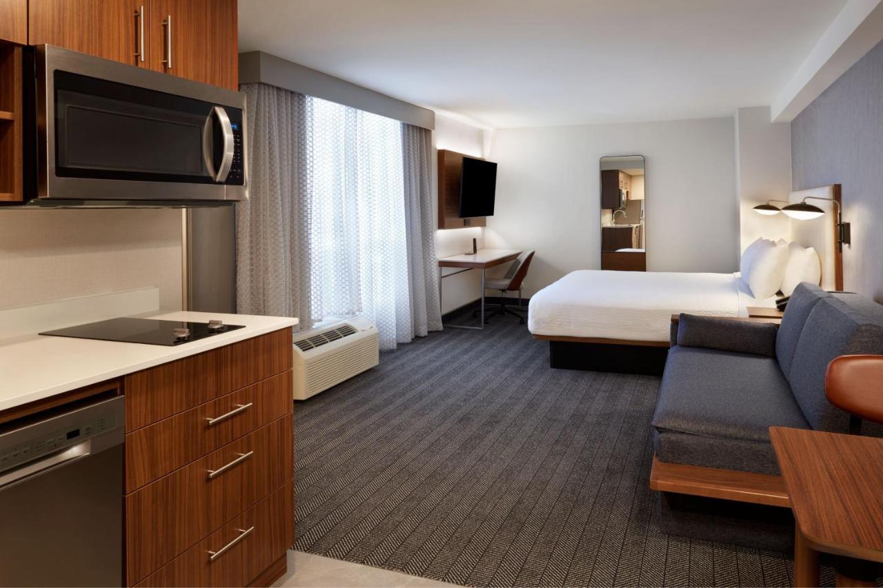 Courtyard By Marriott Kitchener Hotell Exteriör bild