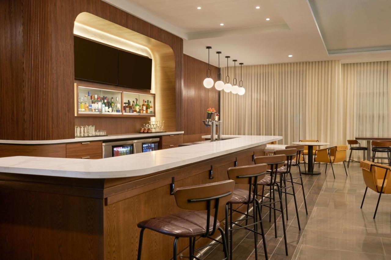Courtyard By Marriott Kitchener Hotell Exteriör bild