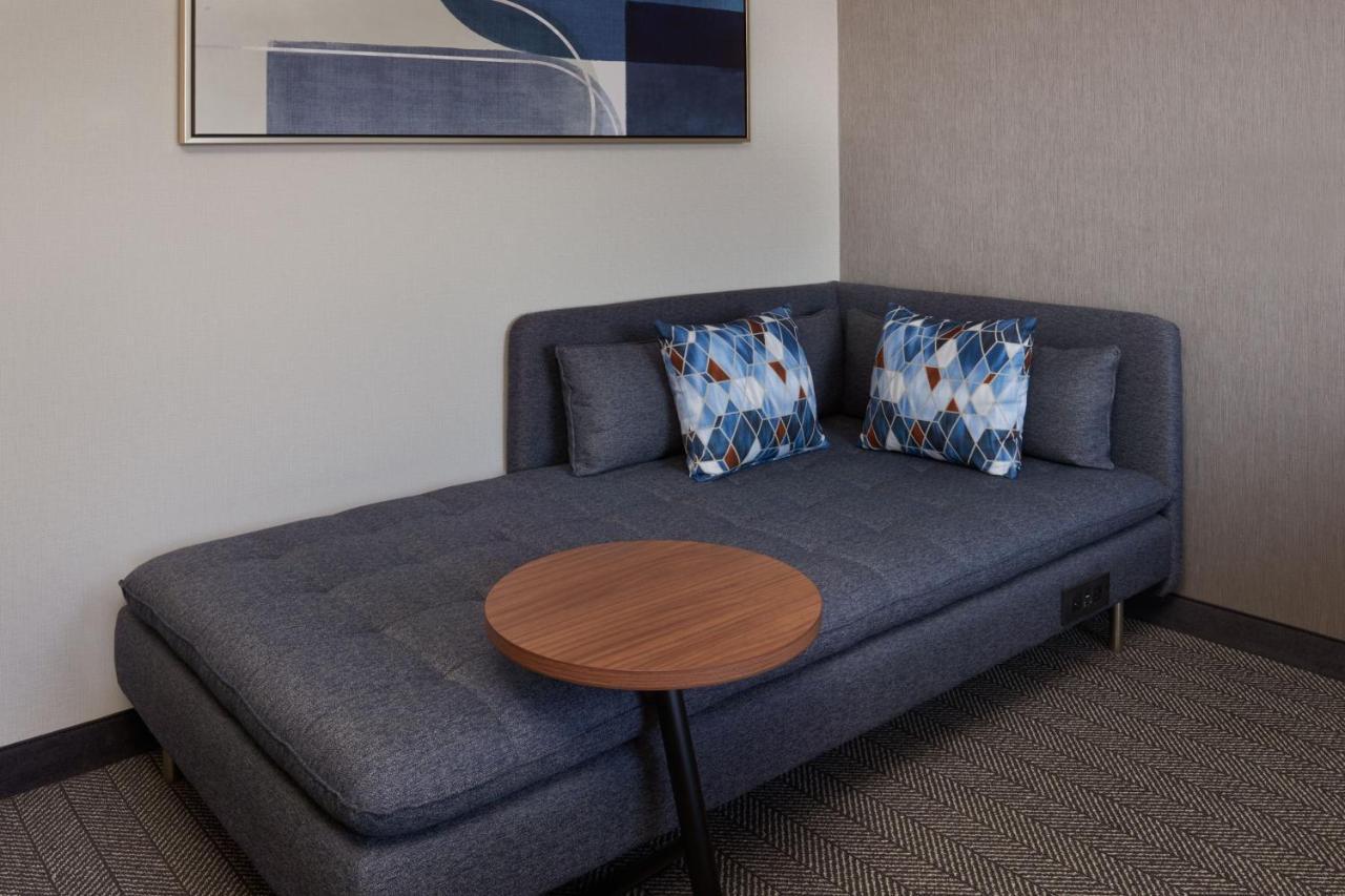 Courtyard By Marriott Kitchener Hotell Exteriör bild