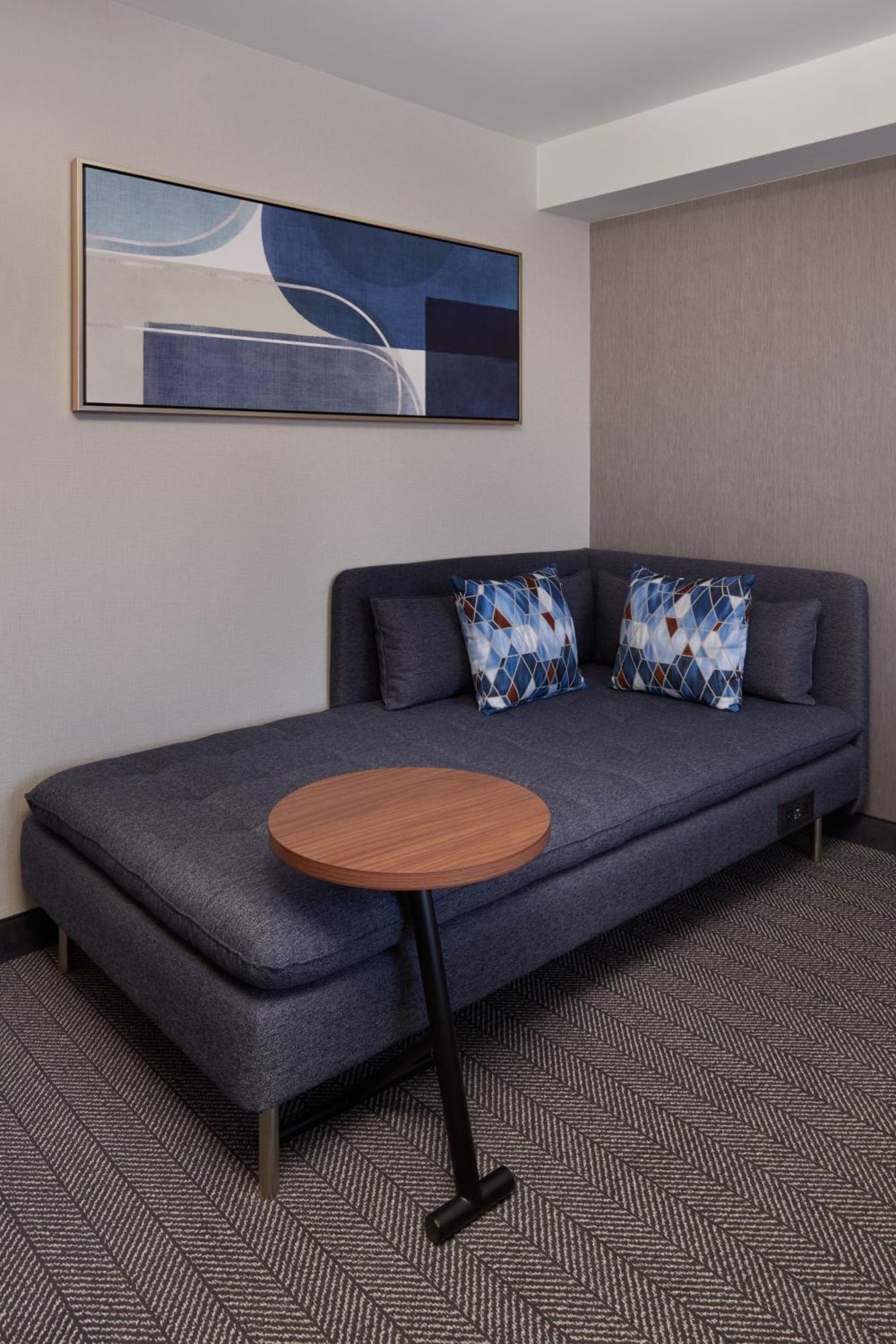 Courtyard By Marriott Kitchener Hotell Exteriör bild